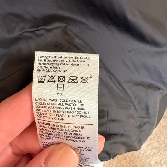 NWOT! Athleta Black Puffer Mixed Media Vest - Picture 8 of 9